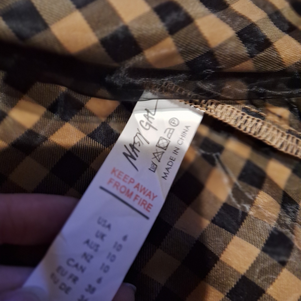 Nasty Gal Black and Tan And Orange Blend  Checkered Puff Sleeve Crop Top - Picture 10 of 13